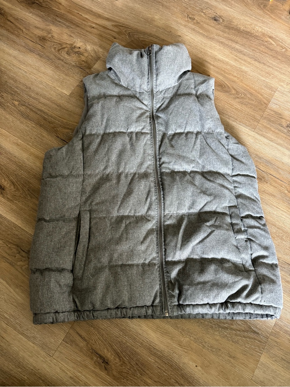 Women’s large Gray Puffer Vest Jacket - Lightweight Quilted Vest